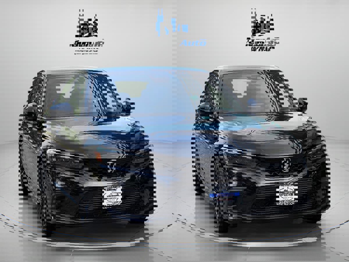 Used 2023 Honda Civic Sport image 2