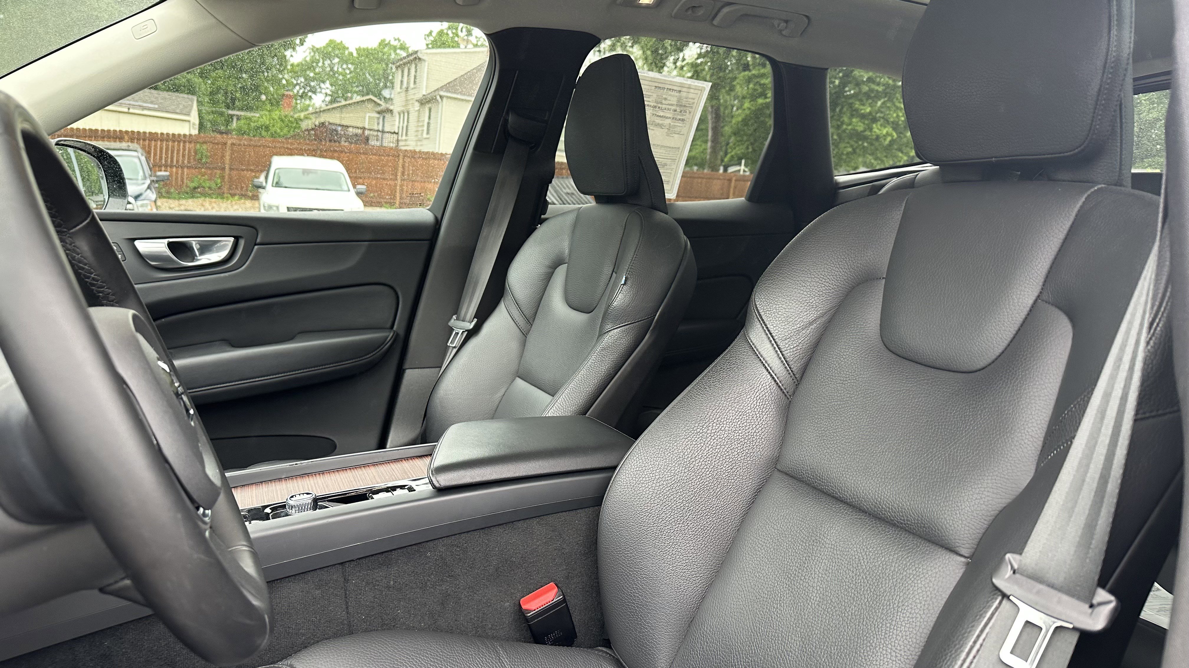 Used 2024 Volvo XC60 B5 Plus AWD/4WD image 3
