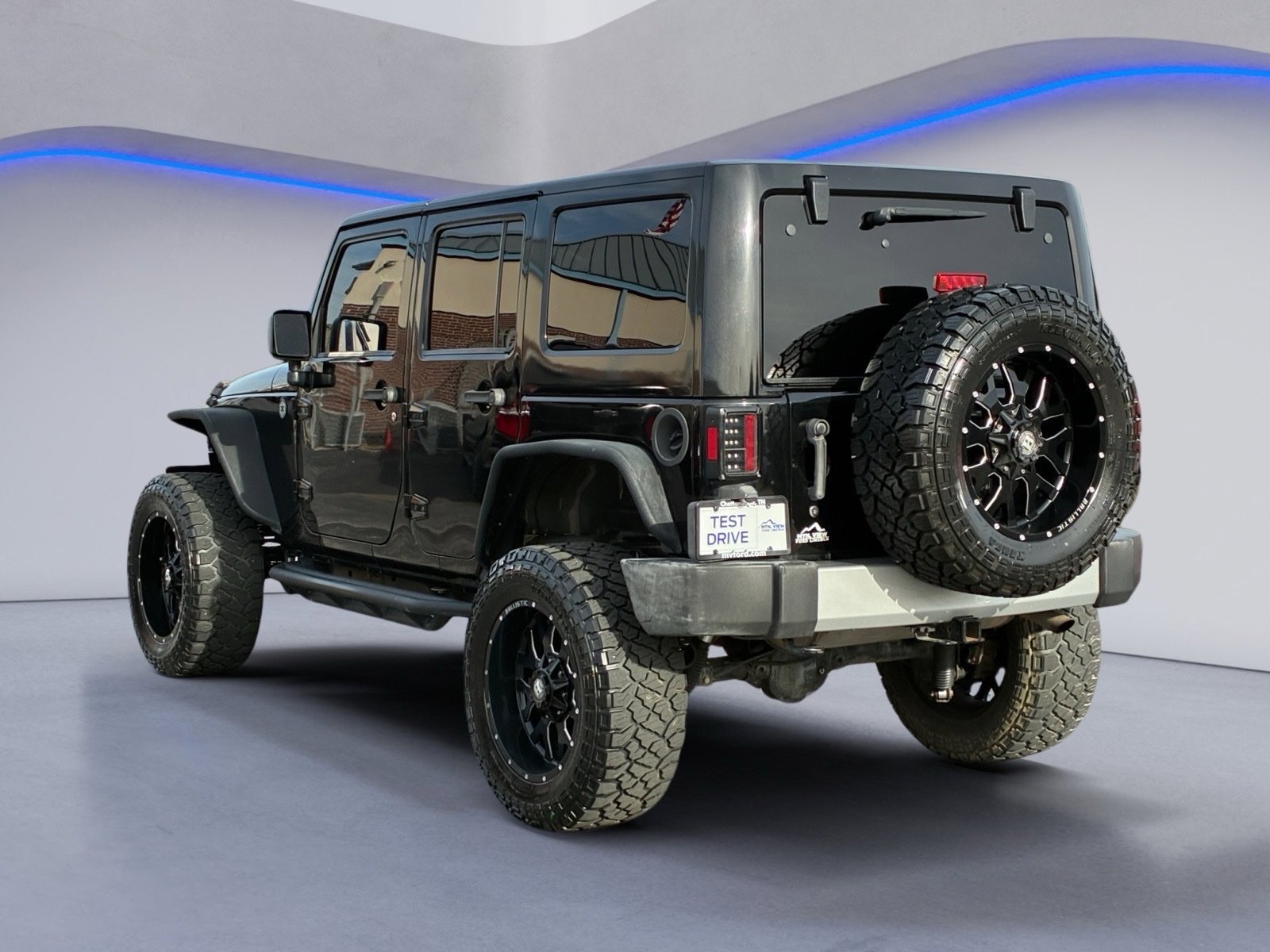 Used 2015 Jeep Wrangler Unlimited Sahara w/ Connectivity Group AWD/4WD image 6