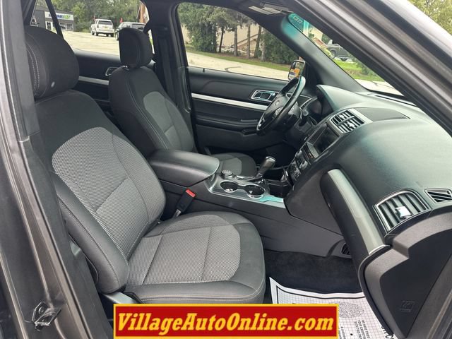 Used 2016 Ford Explorer XLT w/ Equipment Group 201A AWD/4WD image 39