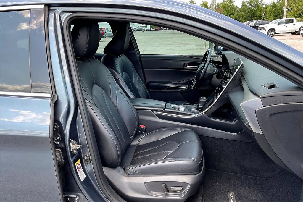 Used 2019 Toyota Avalon XLE FWD image 14