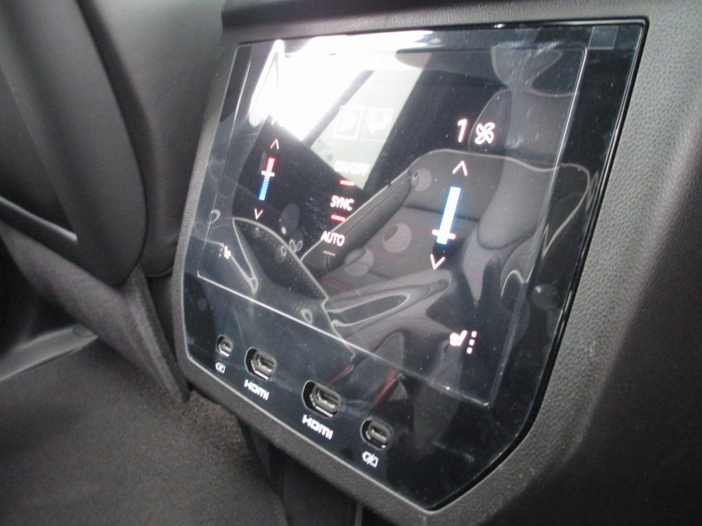 Used 2025 GMC Yukon AT4 Ultimate image 30