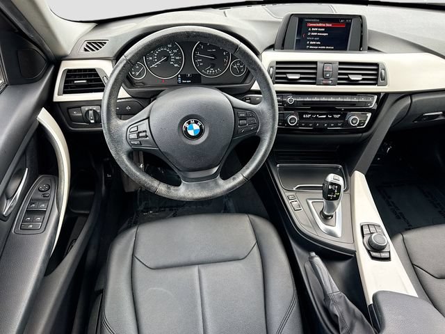 Used 2018 BMW 320i Sedan RWD image 16