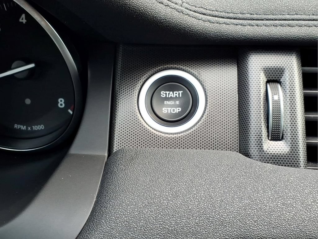 Used 2018 Land Rover Range Rover Evoque SE AWD/4WD image 24
