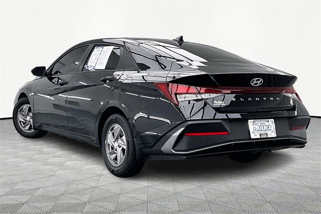 Used 2025 Hyundai Elantra SE image 13