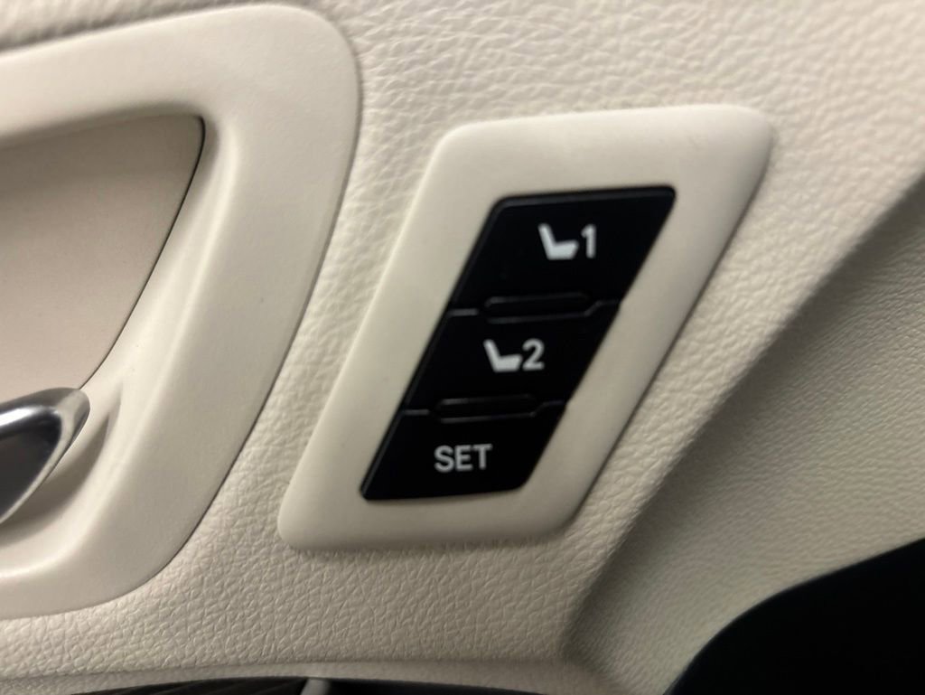 Used 2022 Toyota Sienna Platinum AWD/4WD image 18