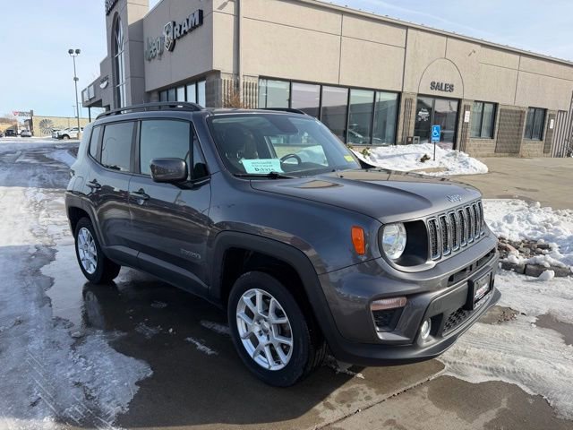Used 2019 Jeep Renegade Latitude w/ Cold Weather Group image 1