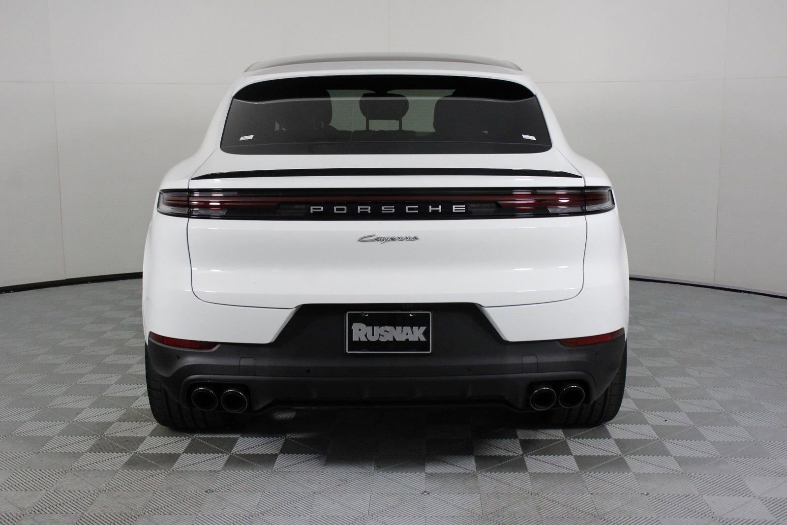 Certified 2025 Porsche Cayenne E-Hybrid Coupe image 6