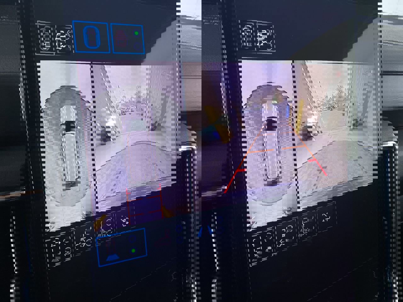 Certified 2025 GMC Yukon Denali image 7