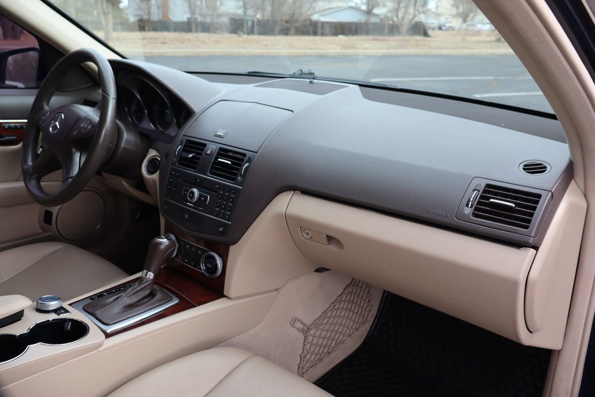 Used 2011 Mercedes-Benz C 300 4MATIC Sedan image 17