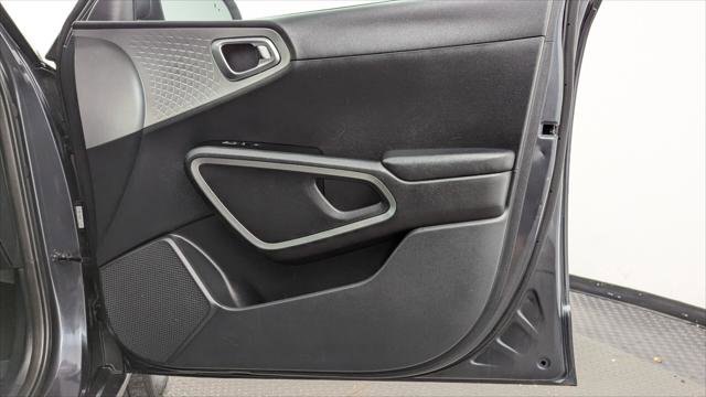 Used 2022 Kia Soul LX w/ Technology Package image 23