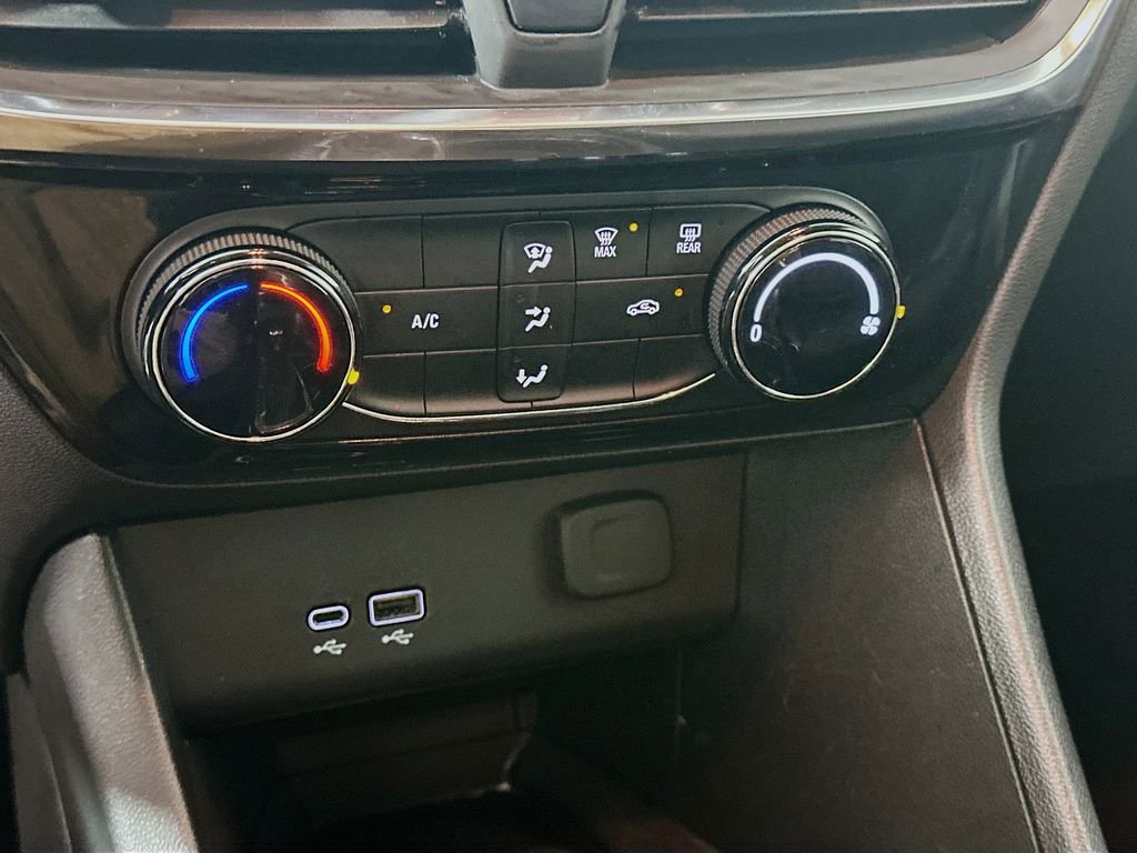 Used 2024 Buick Encore GX Sport Touring image 18