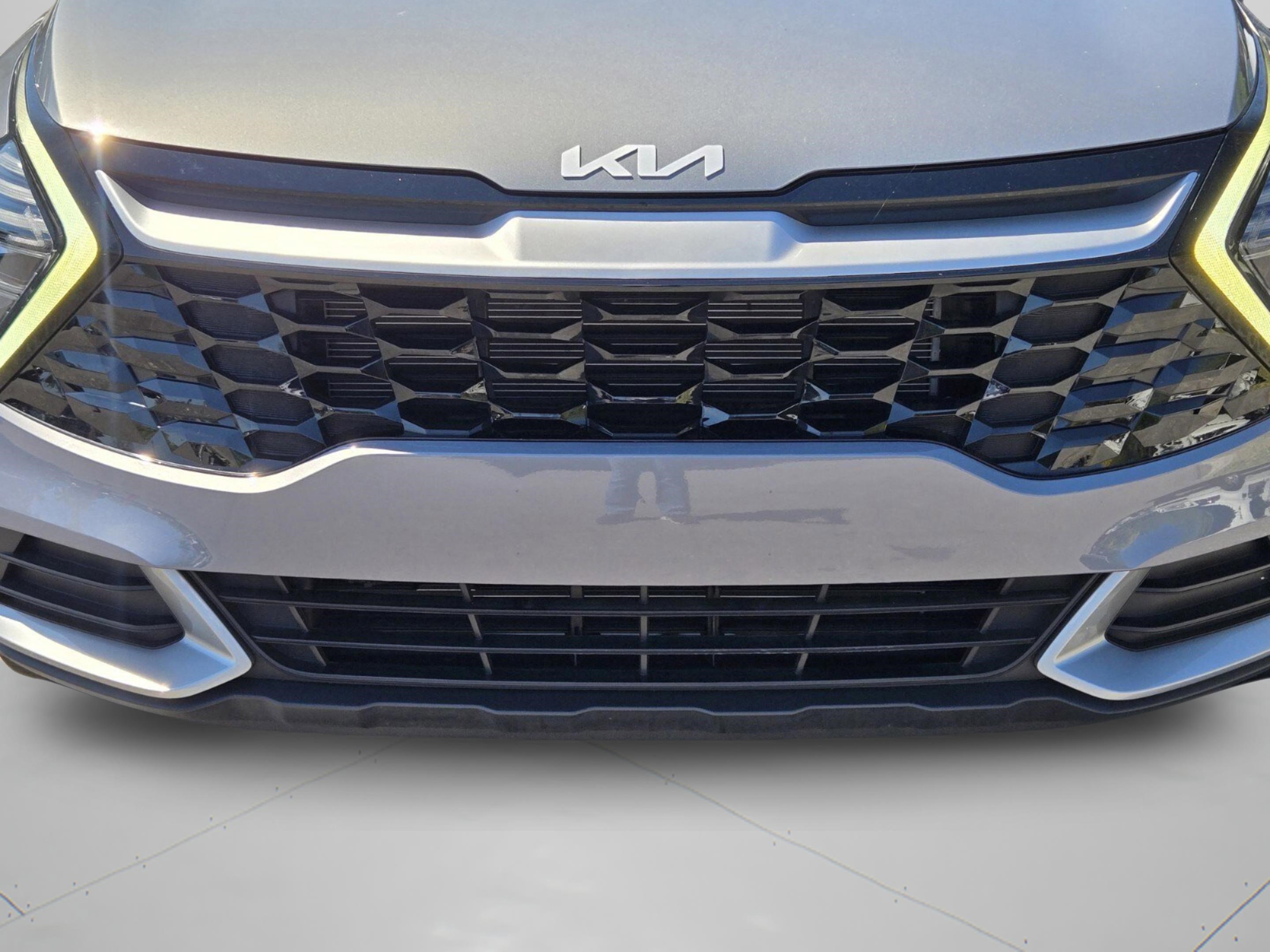 Used 2024 Kia Sportage EX image 12