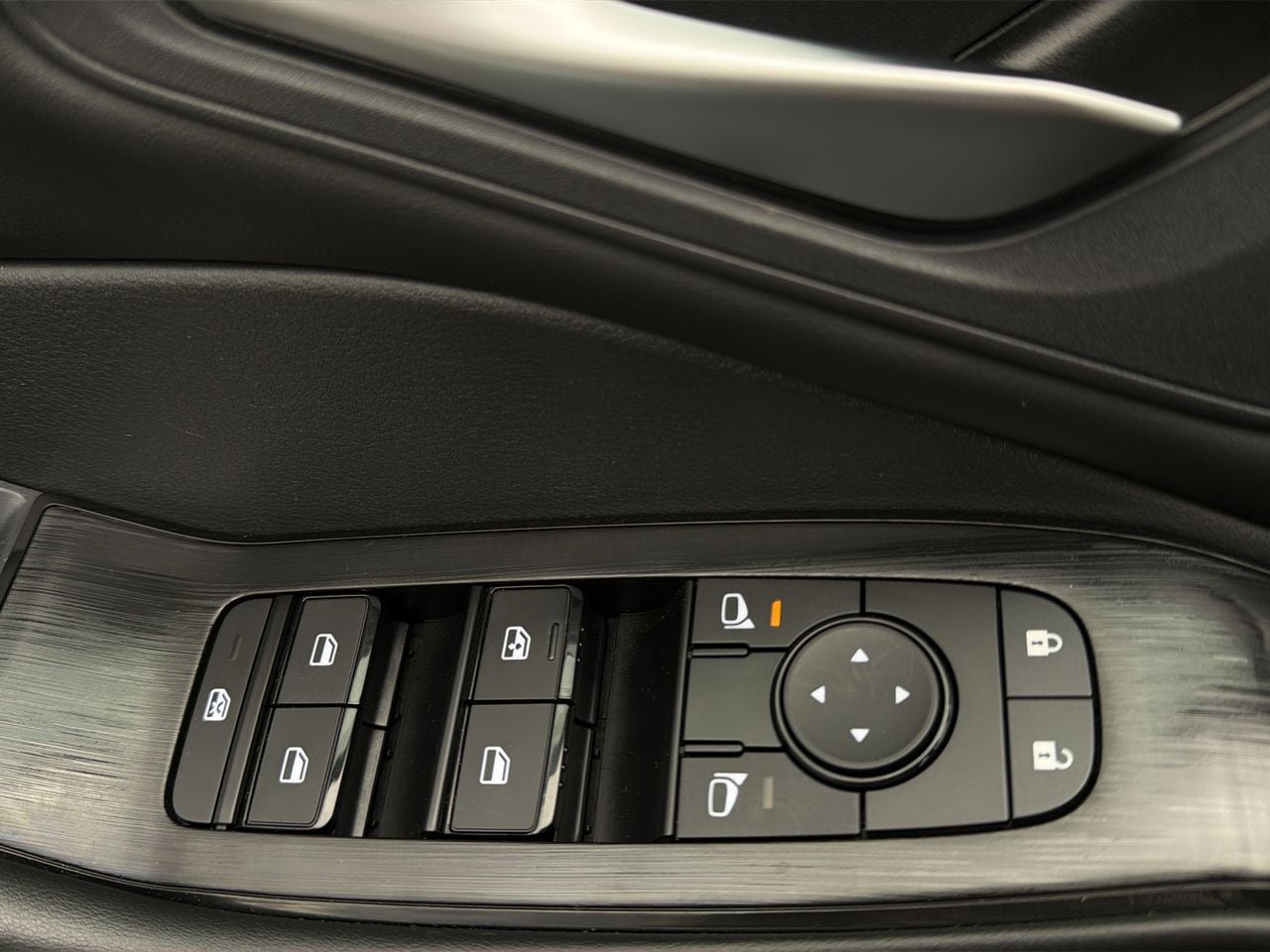 Used 2023 Nissan Rogue SV w/ SV Premium B Package image 12