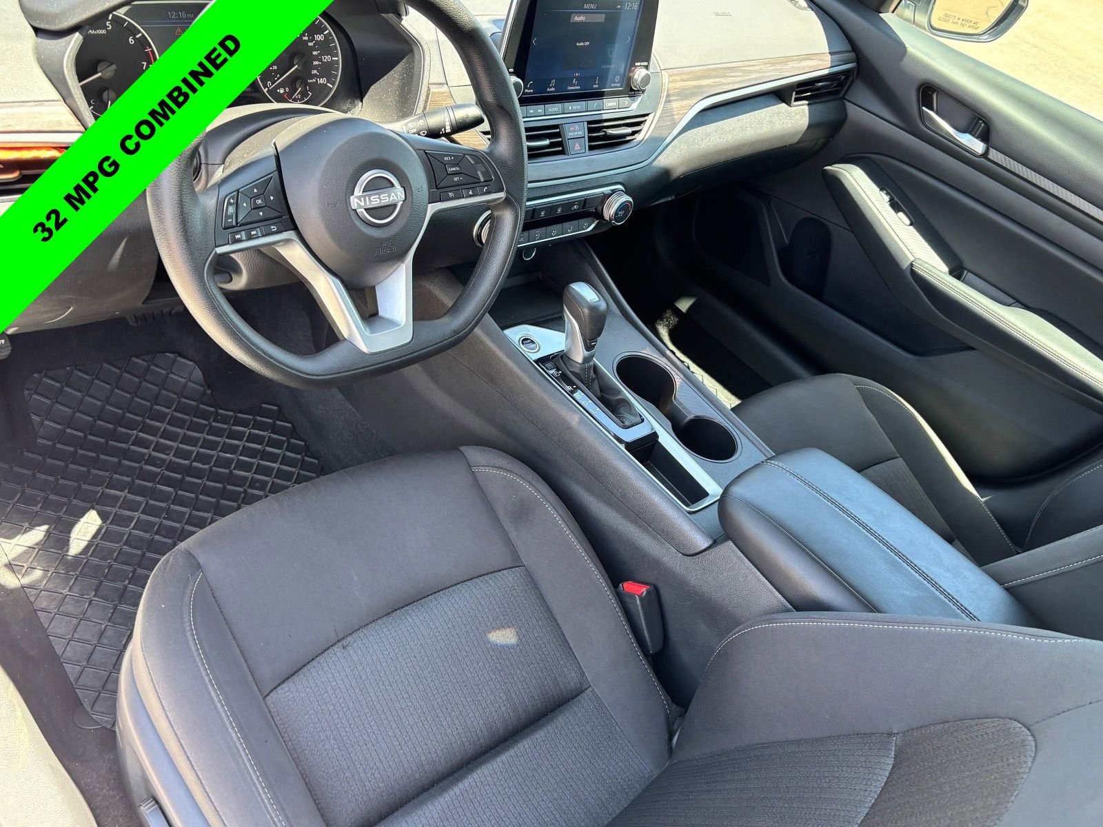Used 2025 Nissan Altima 2.5 SV FWD image 16
