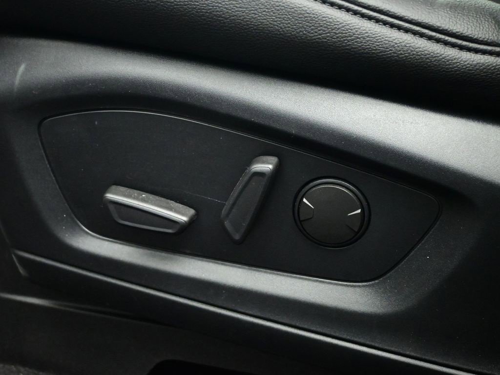 Used 2020 Ford Explorer XLT w/ Equipment Group 202A image 17