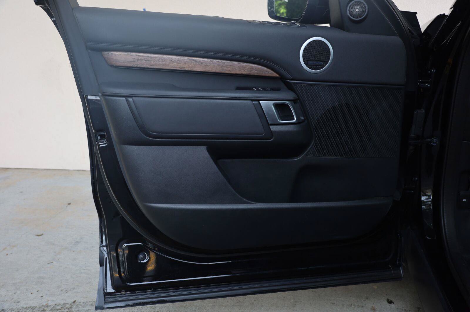 Used 2020 Land Rover Discovery HSE AWD/4WD image 12