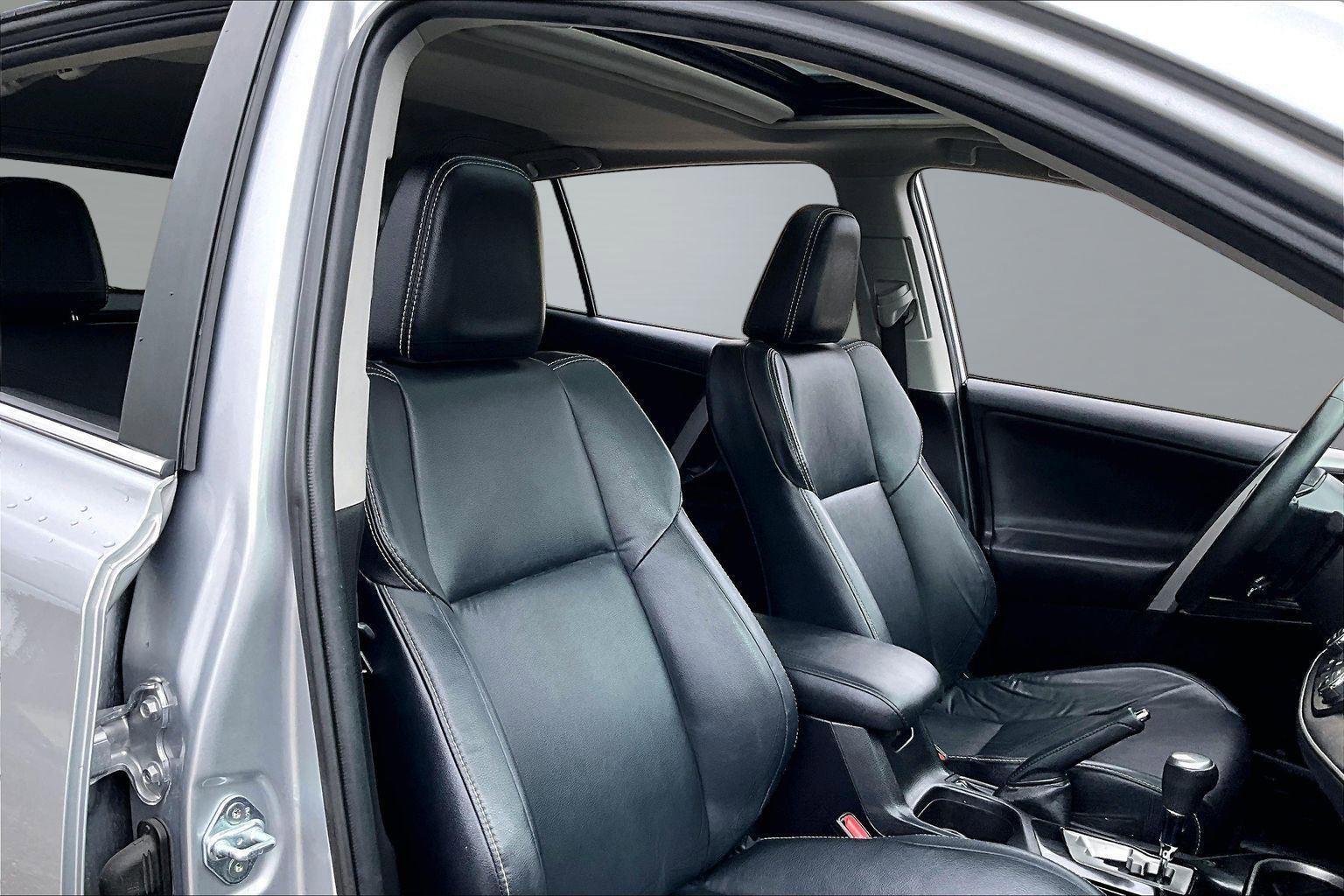 Used 2017 Toyota RAV4 Limited w/ Advanced Technology Package image 7