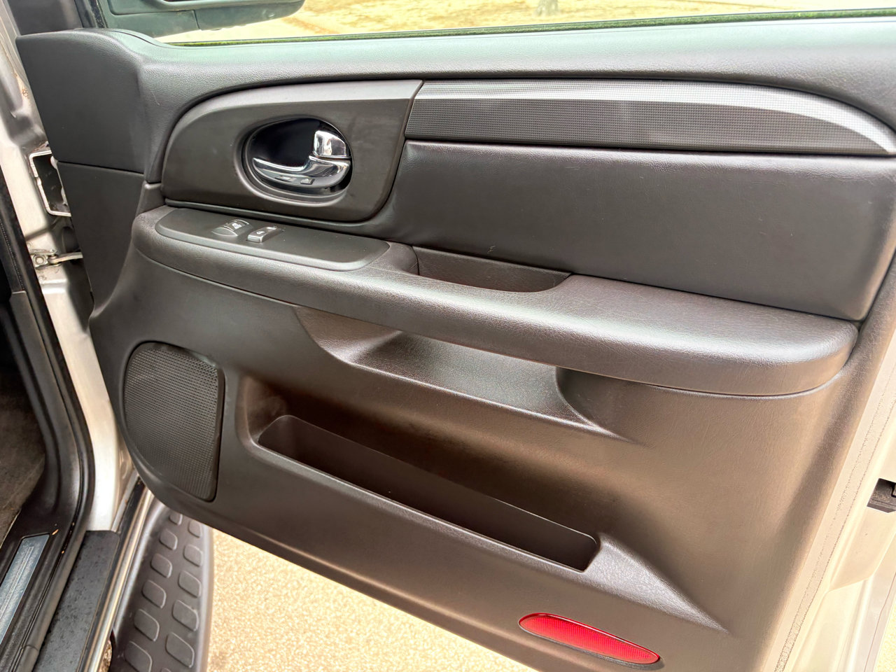 Used 2007 GMC Envoy SLE image 32