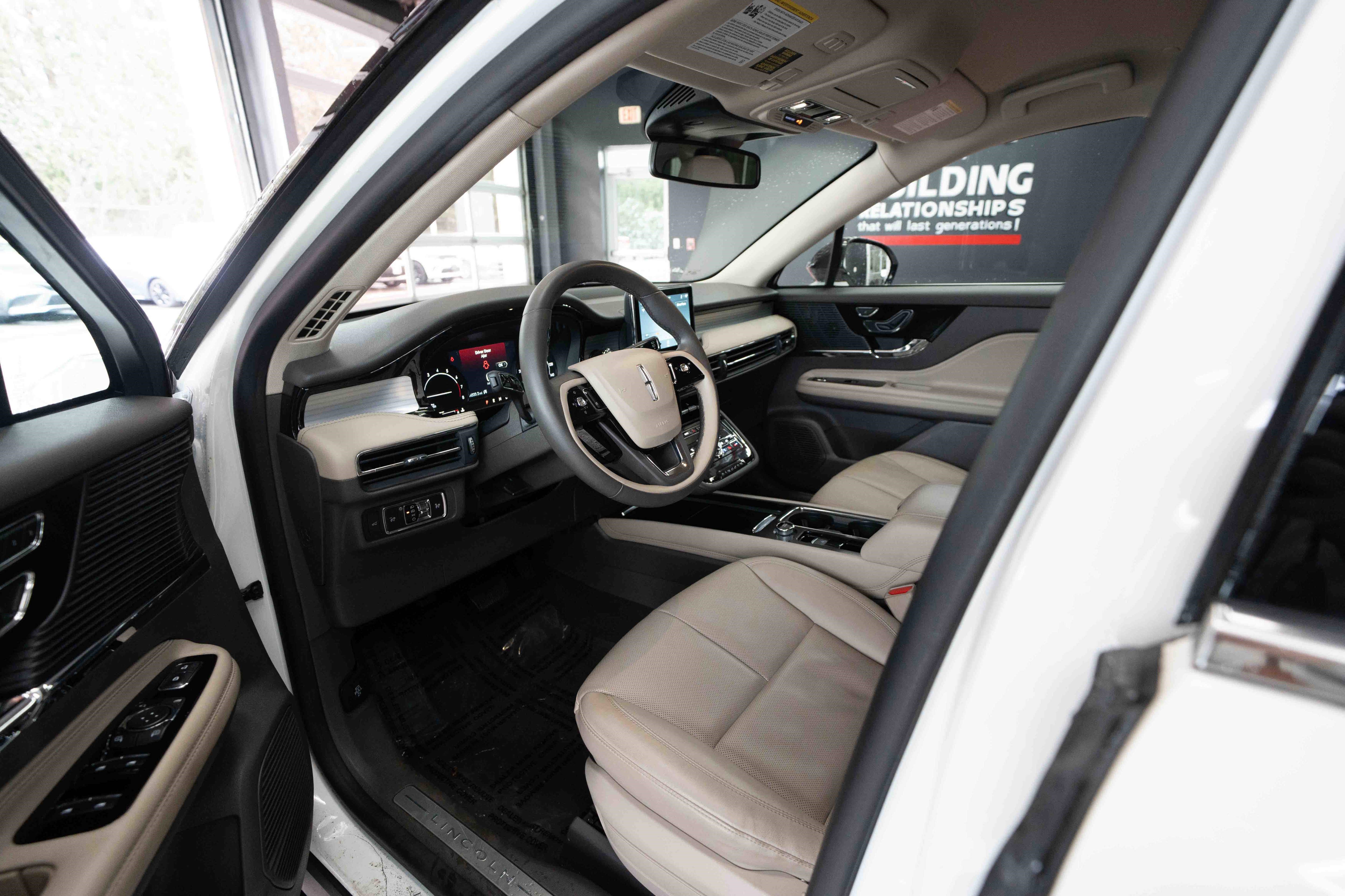 Used 2022 Lincoln Corsair AWD w/ Equipment Group 101A image 8