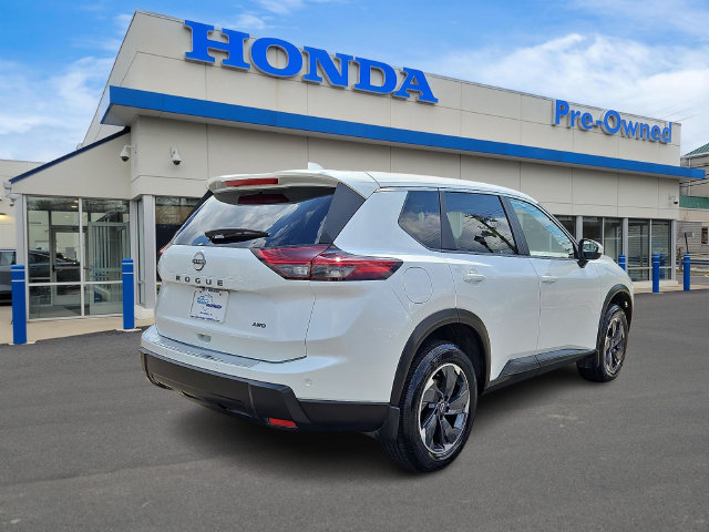 Used 2025 Nissan Rogue SV AWD/4WD image 4