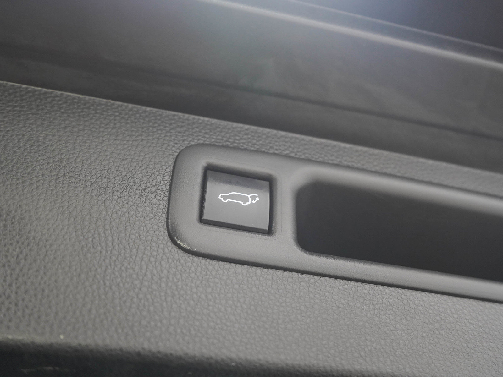 Used 2020 Toyota Highlander XLE AWD/4WD image 11