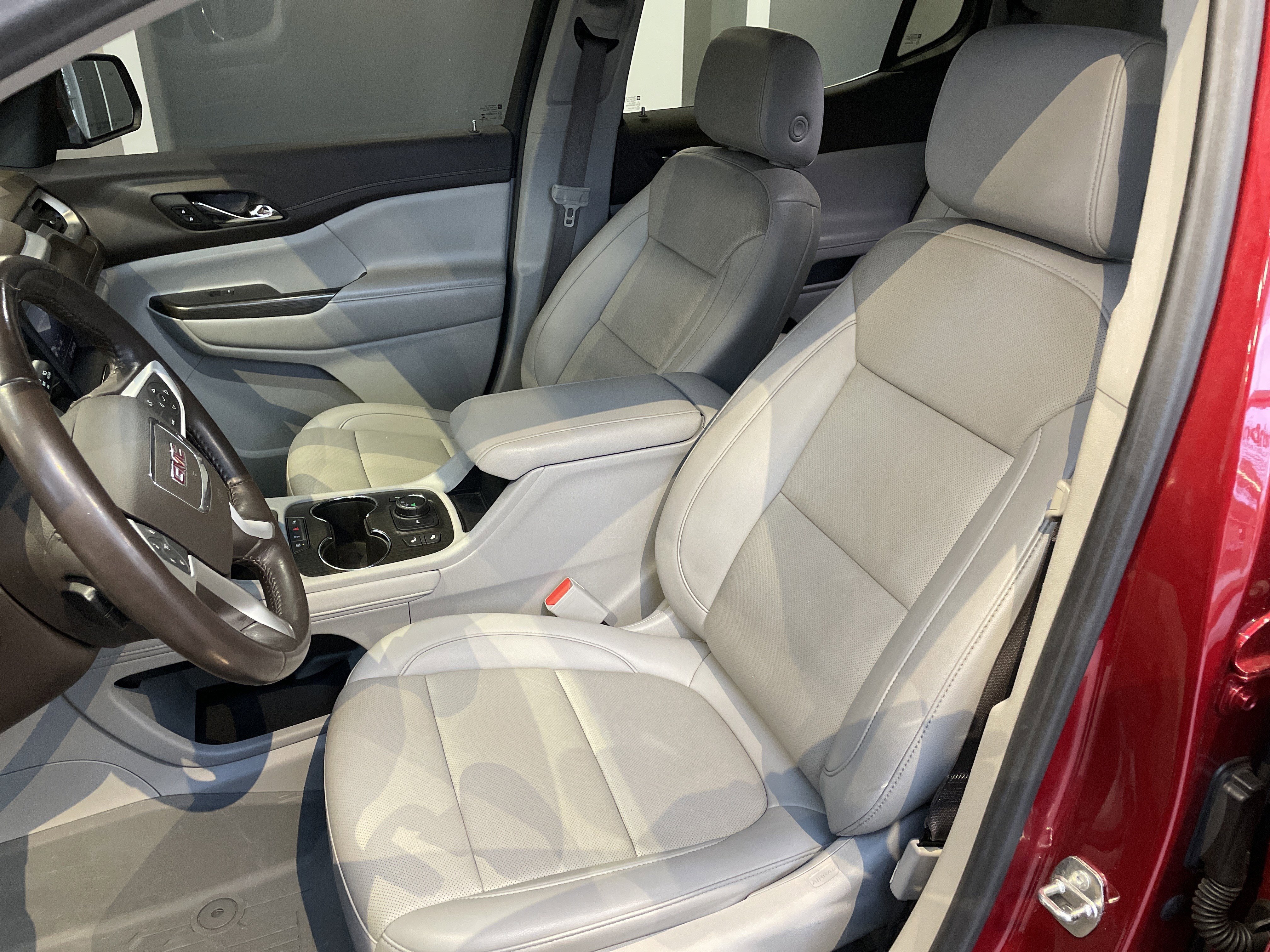 Used 2022 GMC Acadia SLT FWD image 19