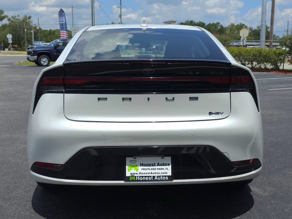 Used 2024 Toyota Prius XLE FWD image 6