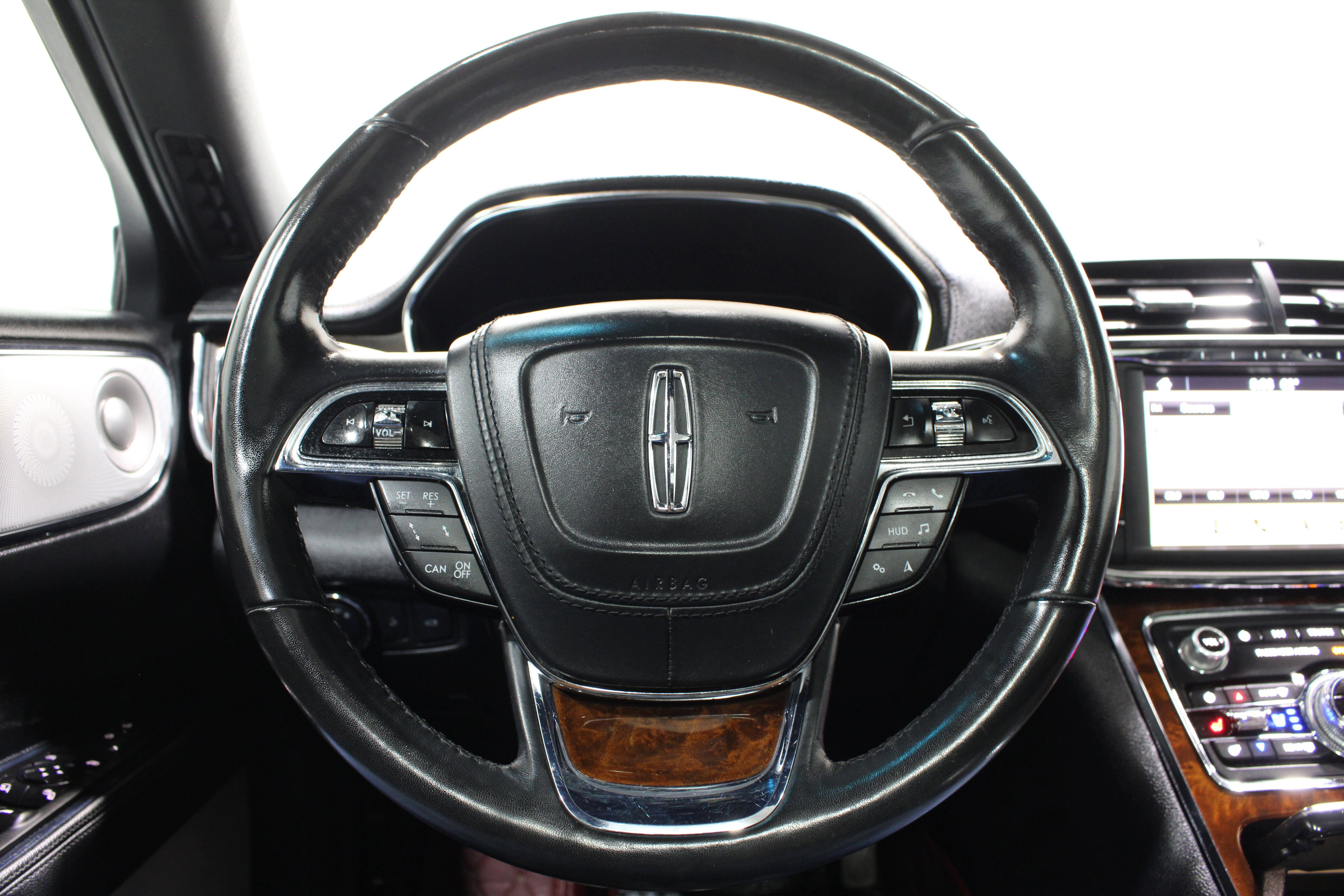 Used 2019 Lincoln Continental Reserve w/ Rear Seat Package FWD image 10