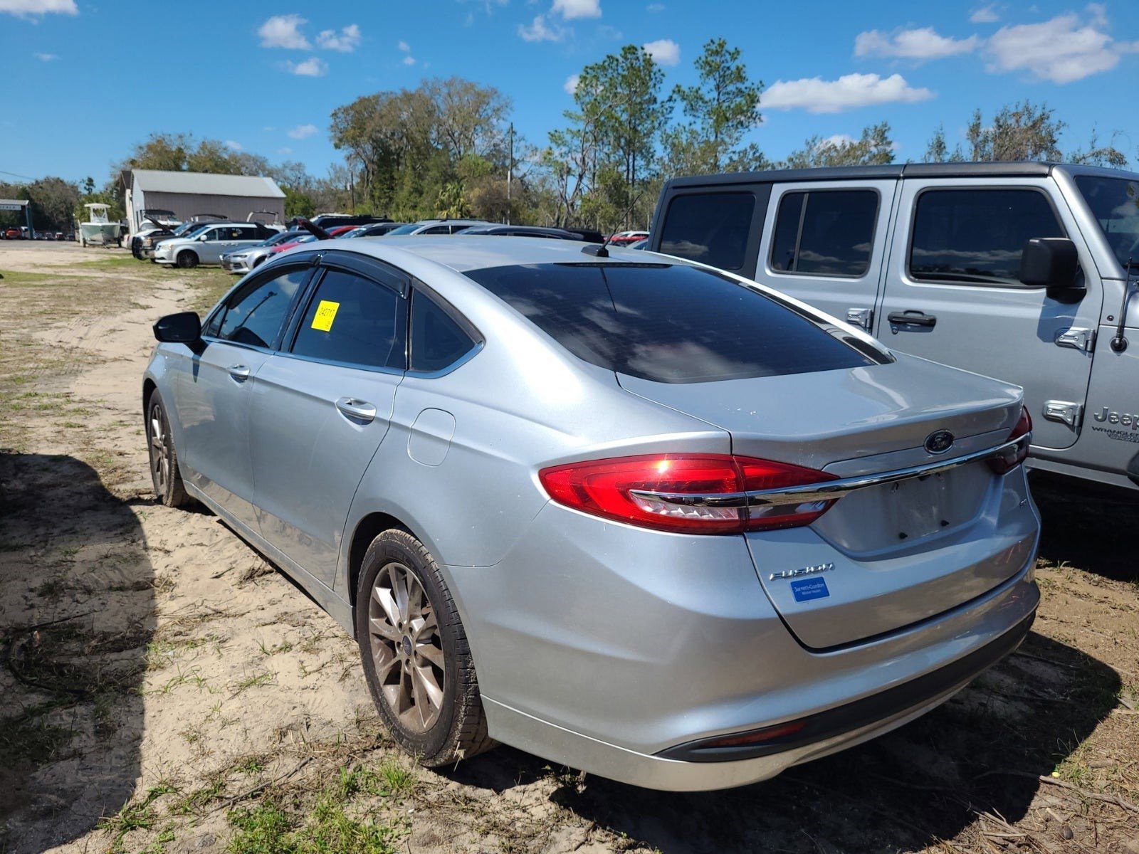 Used 2017 Ford Fusion SE FWD image 4
