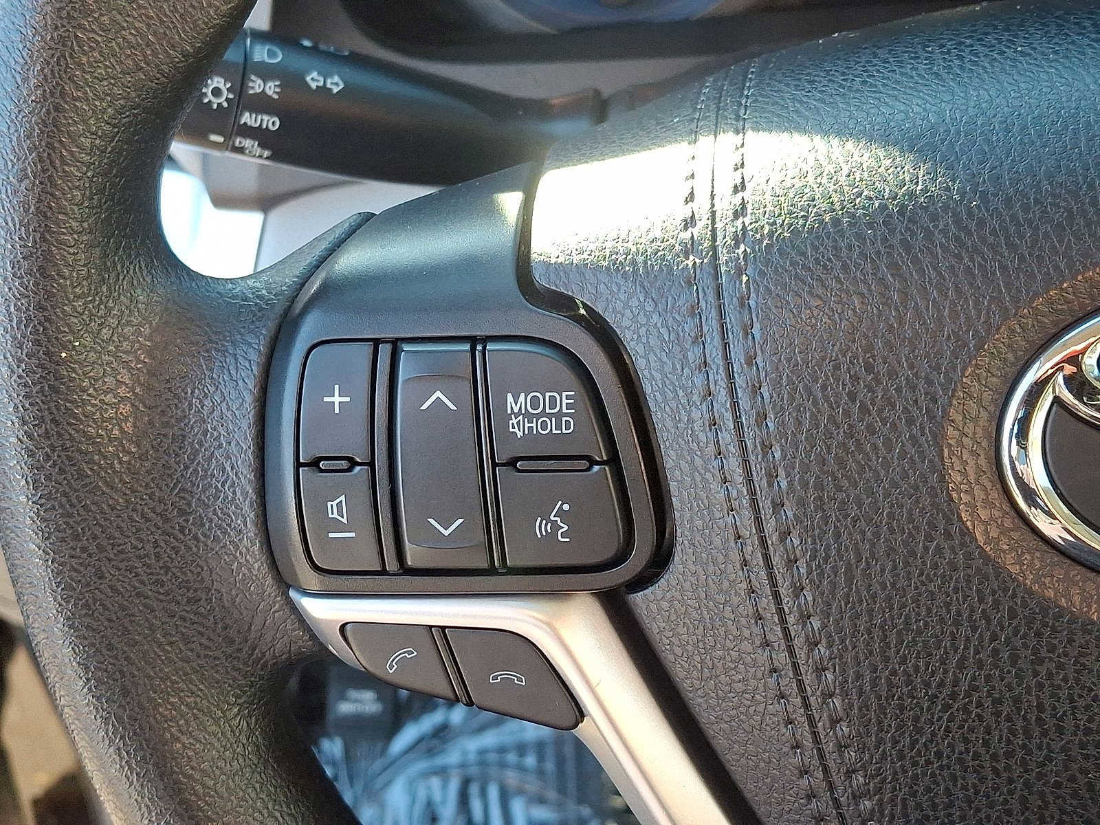 Used 2020 Toyota Sienna L image 17