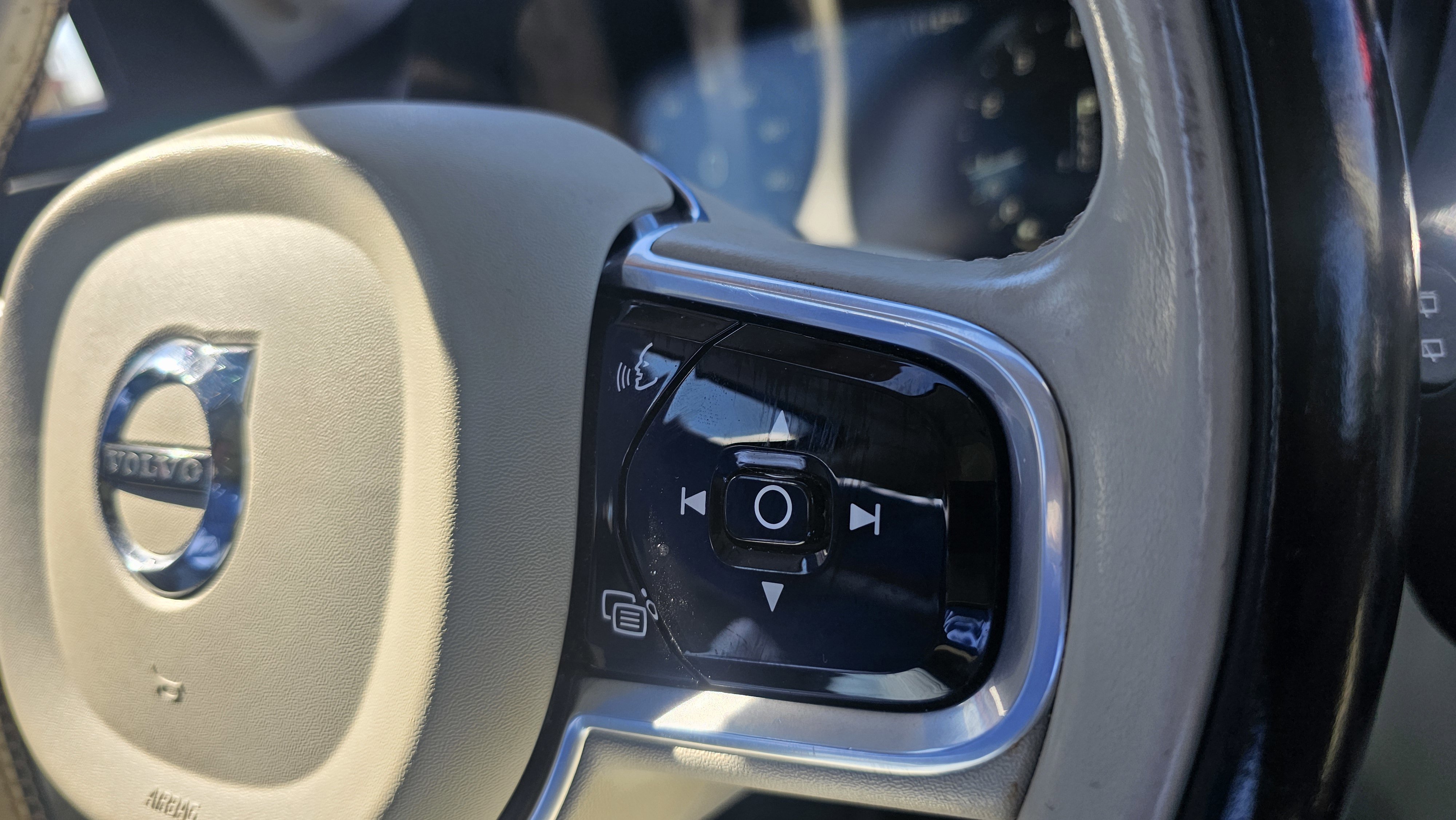 Used 2017 Volvo XC90 T6 Momentum w/ Vision Package image 42