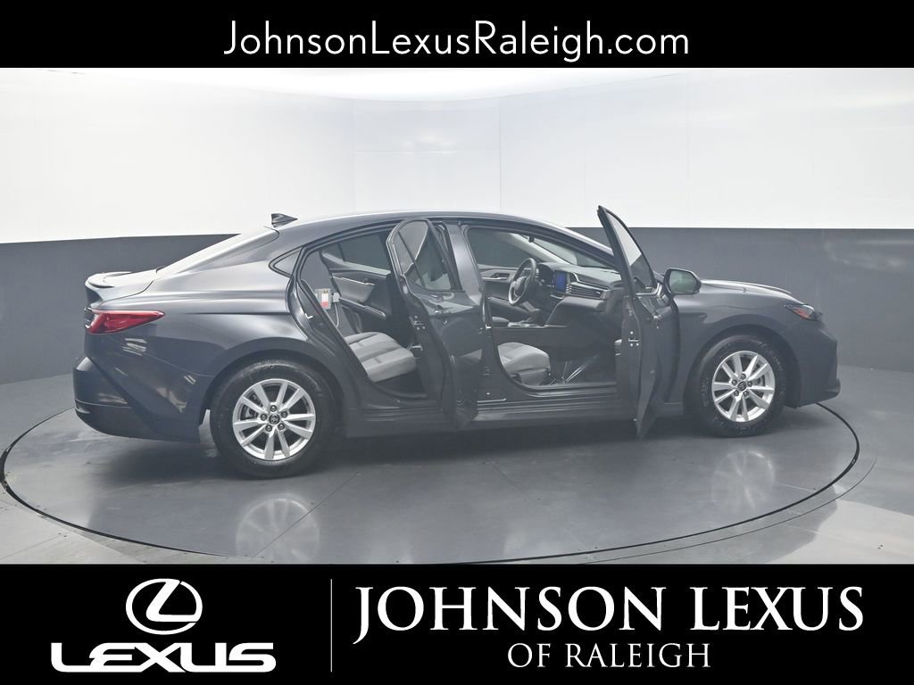 Used 2025 Toyota Camry Hybrid image 26