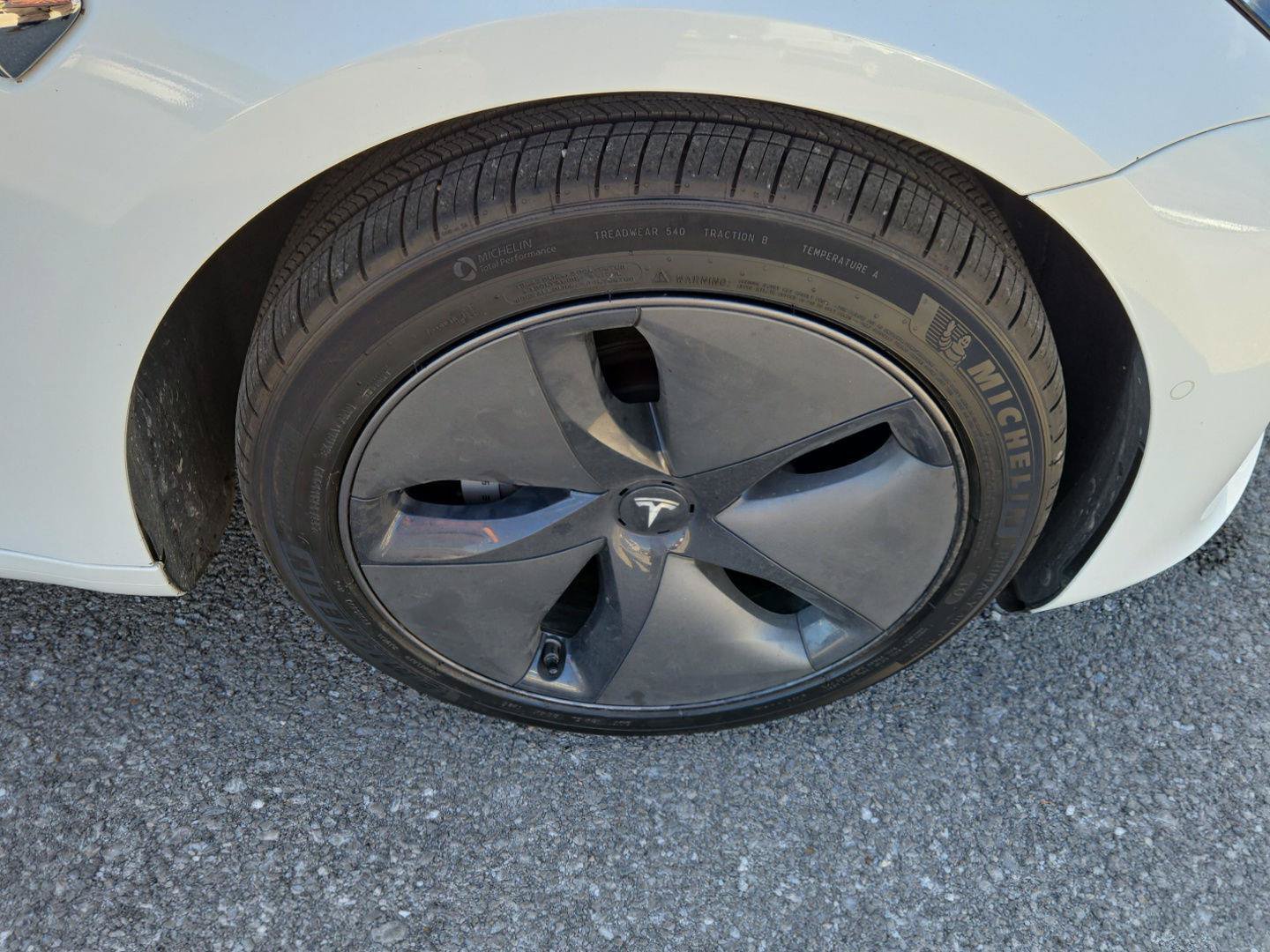 Used 2020 Tesla Model 3 Standard Range RWD image 9