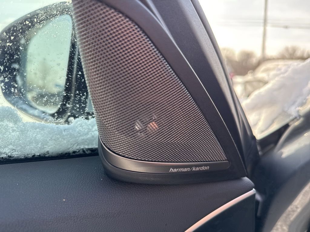 Used 2023 BMW 530e xDrive w/ Premium Package image 9