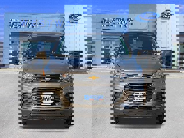 Used 2022 Chevrolet Trax LS w/ Tint and Cruise Package AWD/4WD image 8