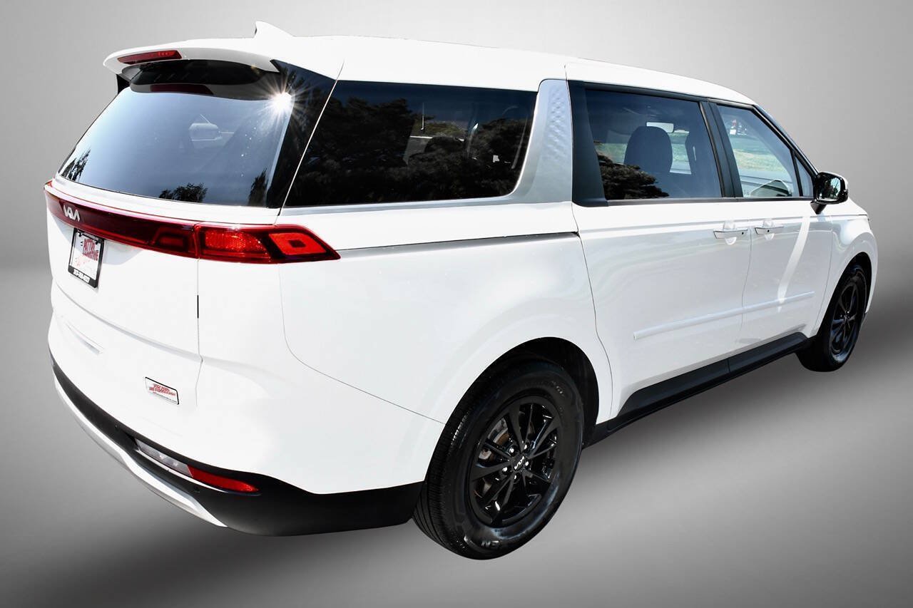 Used 2024 Kia Carnival LX FWD image 7