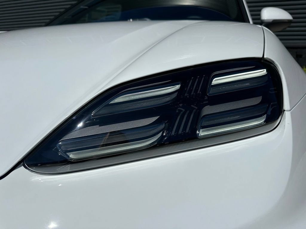 Used 2026 Porsche Macan Electric RWD image 13