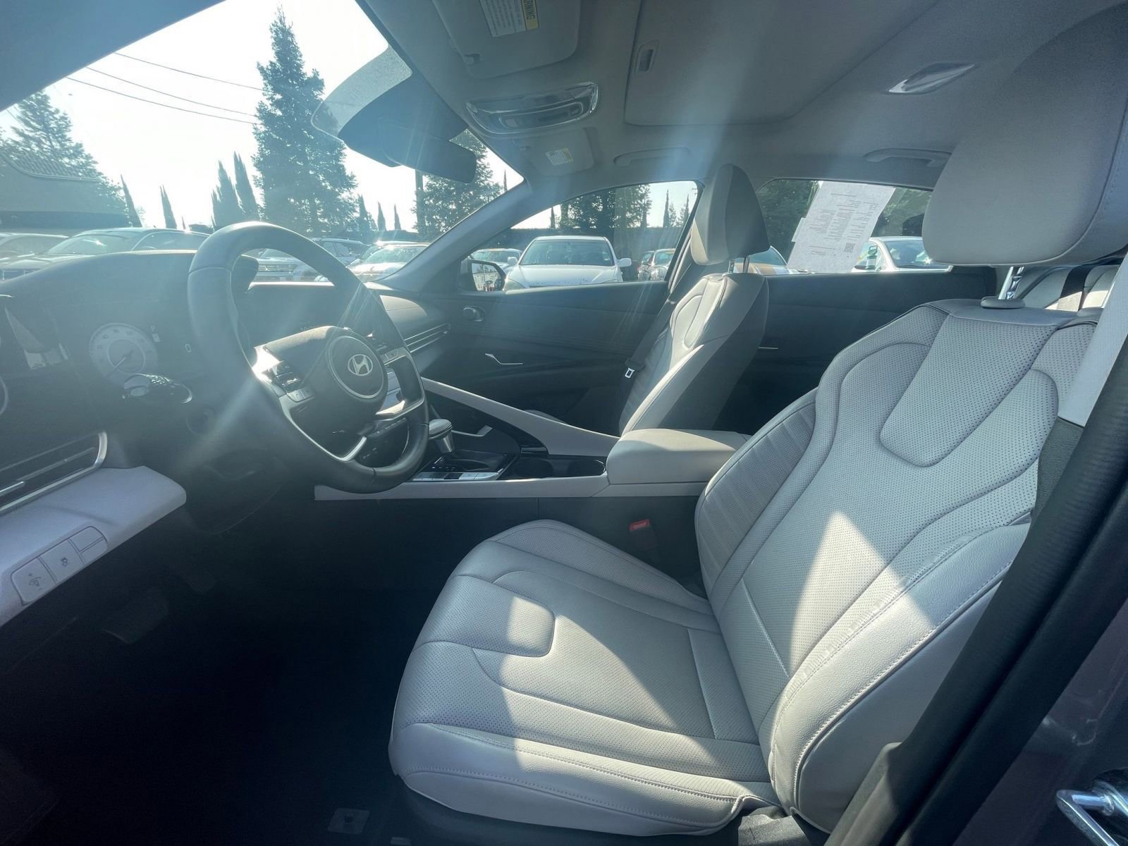 Used 2025 Hyundai Elantra Limited image 22