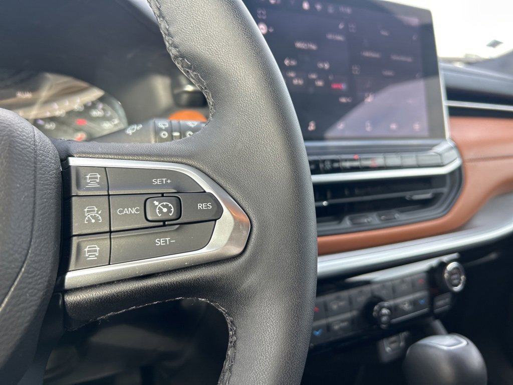 Used 2024 Jeep Compass Limited image 15