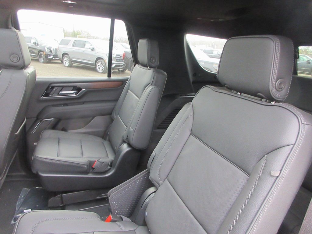 New 2026 GMC Yukon Denali w/ Sun & Power Step Package image 13