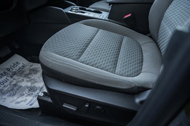 Used 2022 Ford Escape SE w/ SE Sport Appearance Package image 39