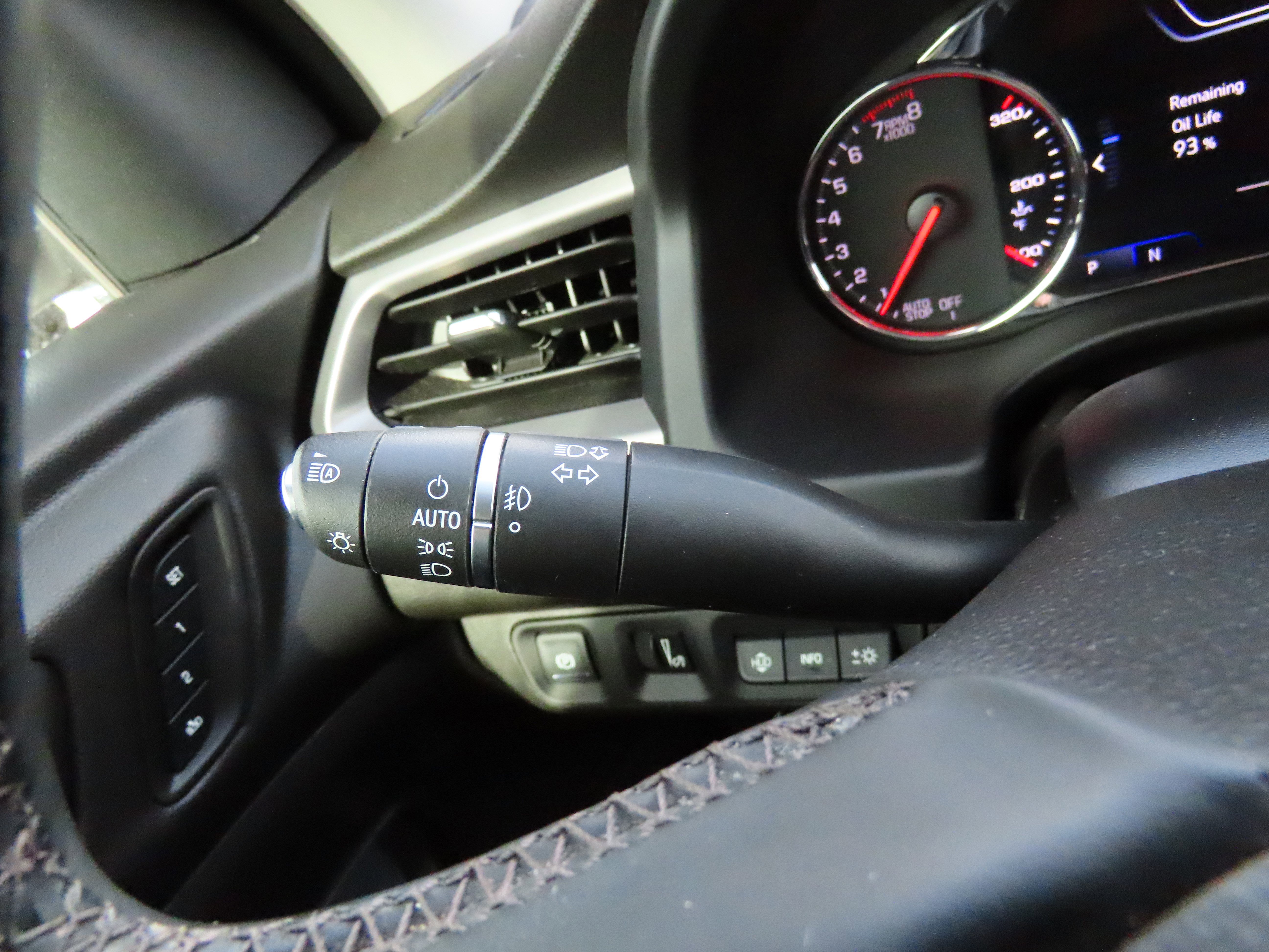 Used 2023 GMC Acadia AT4 w/ Technology Package image 34