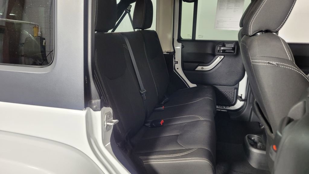 Used 2018 Jeep Wrangler Unlimited Sahara image 26