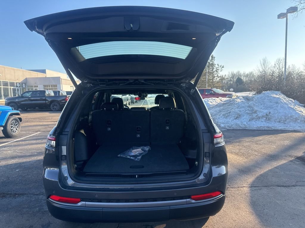 New 2026 Jeep Grand Cherokee Altitude AWD/4WD image 39