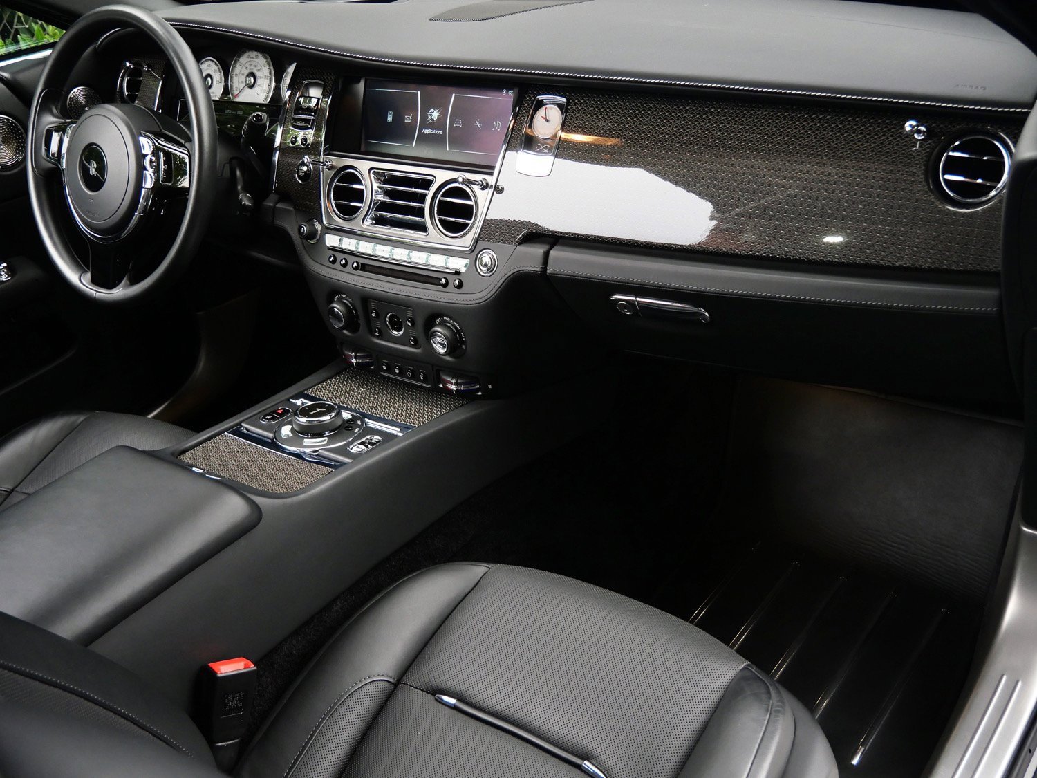 Used 2020 Rolls-Royce Dawn image 18