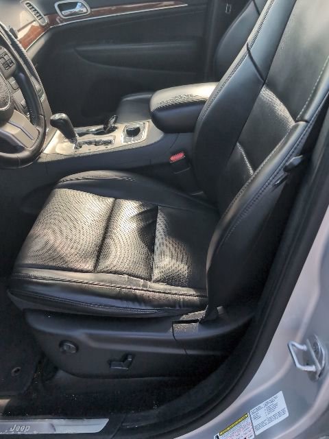 Used 2011 Jeep Grand Cherokee Limited w/ Trailer Tow Group AWD/4WD image 11