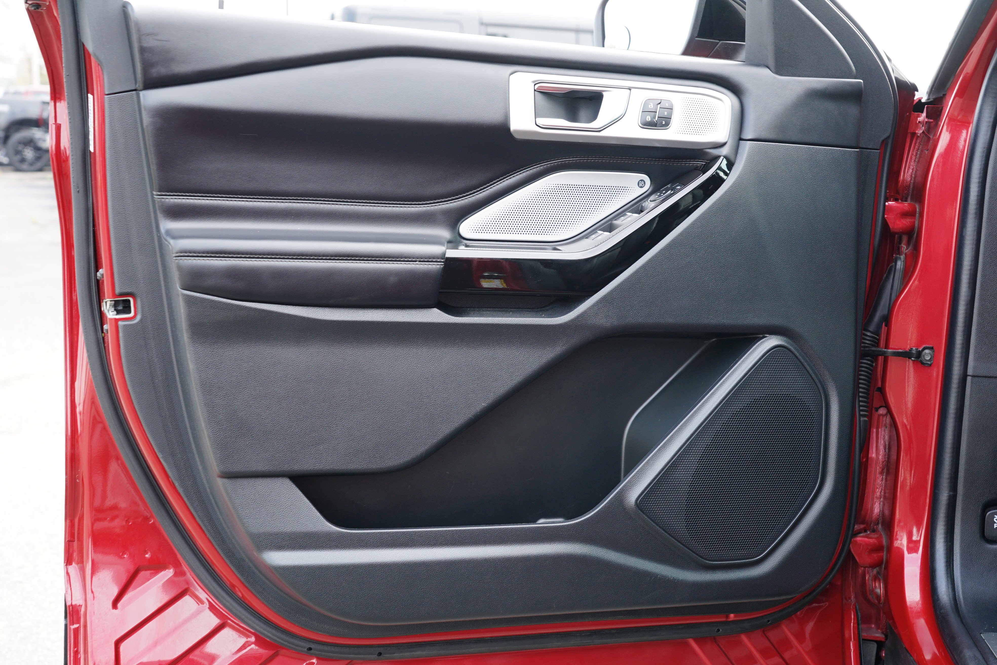 Used 2021 Ford Explorer Platinum w/ Equipment Group 601A image 16