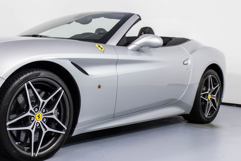 Used 2016 Ferrari California T image 31