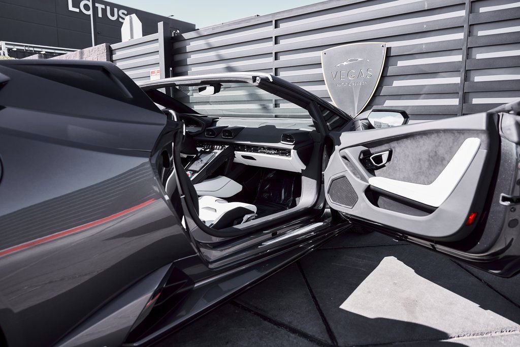 Used 2024 Lamborghini Huracan EVO AWD/4WD image 31